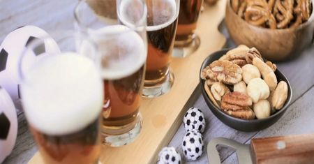 Alkohol powoduje, że jemy więcej