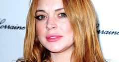 Coś jest nie tak z piersiami Lindsay Lohan