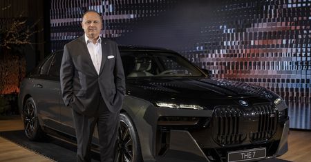 "Dziś mniej znaczy więcej". Szef BMW w Polsce o luksusie bez chromu i skórzanej tapicerki