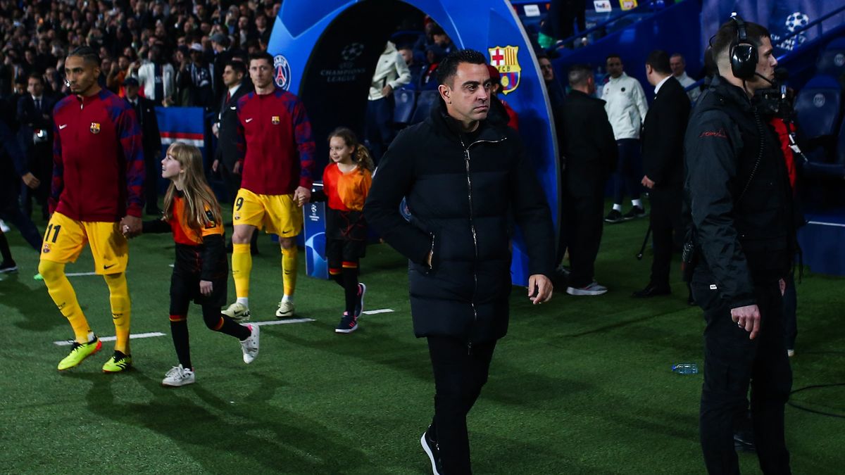 Xavi, the coach of FC Barcelona, is entering the court before the UEFA Champions League quarter-final first leg match between Paris Saint-Germain (PSG) and FC Barcelona at Parc des Princes Stadium in Paris, France, on April 10, 2024. (Photo by Ibrahim Ezzat/NurPhoto via Getty Images)
