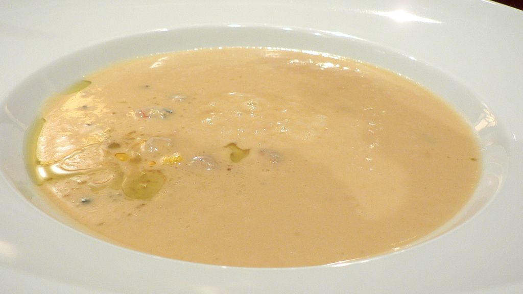 Zmiksowana biała kukurydza w puszce