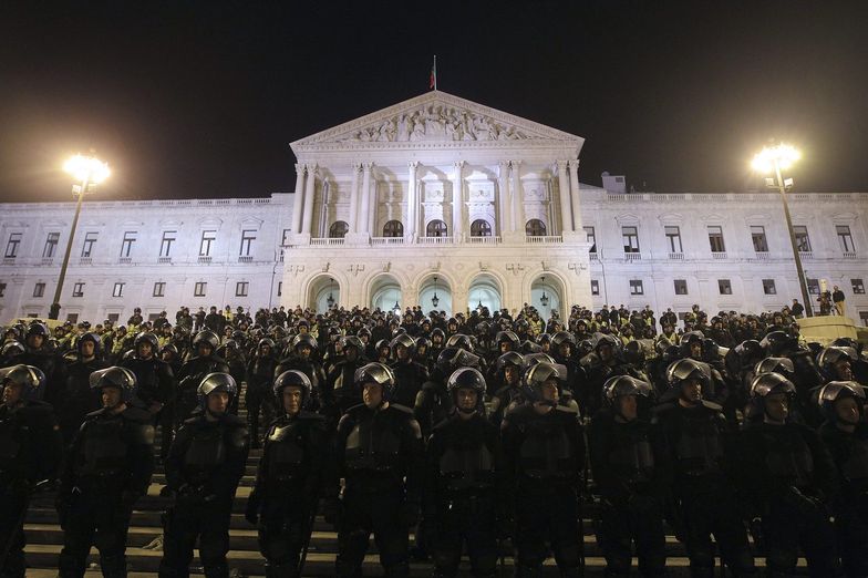 Portugalia: Policjanci szturmowali na parlament
