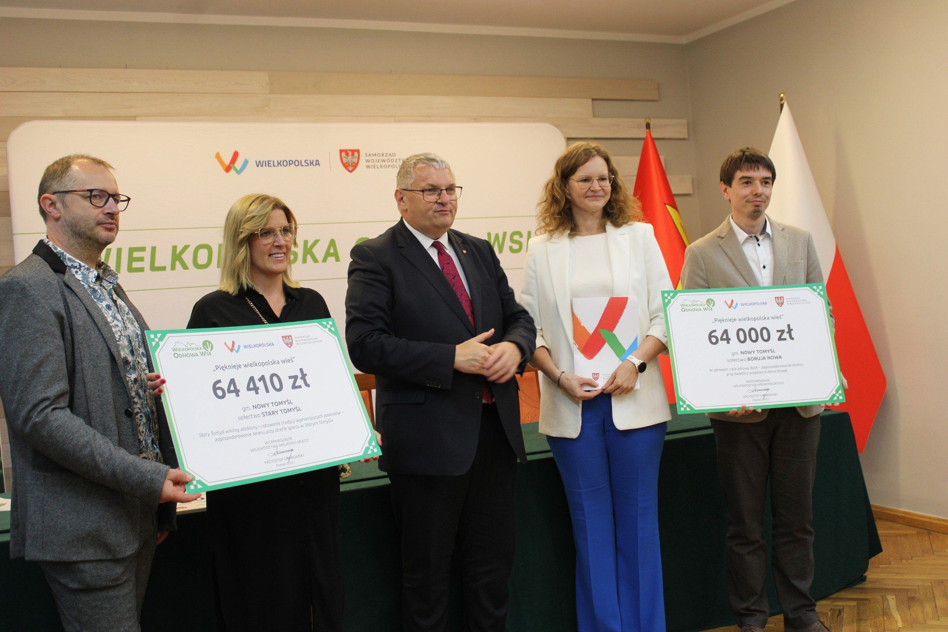 W Nowym Tomyślu samorządowcy podpisali umowy na dofinansowania projektów.