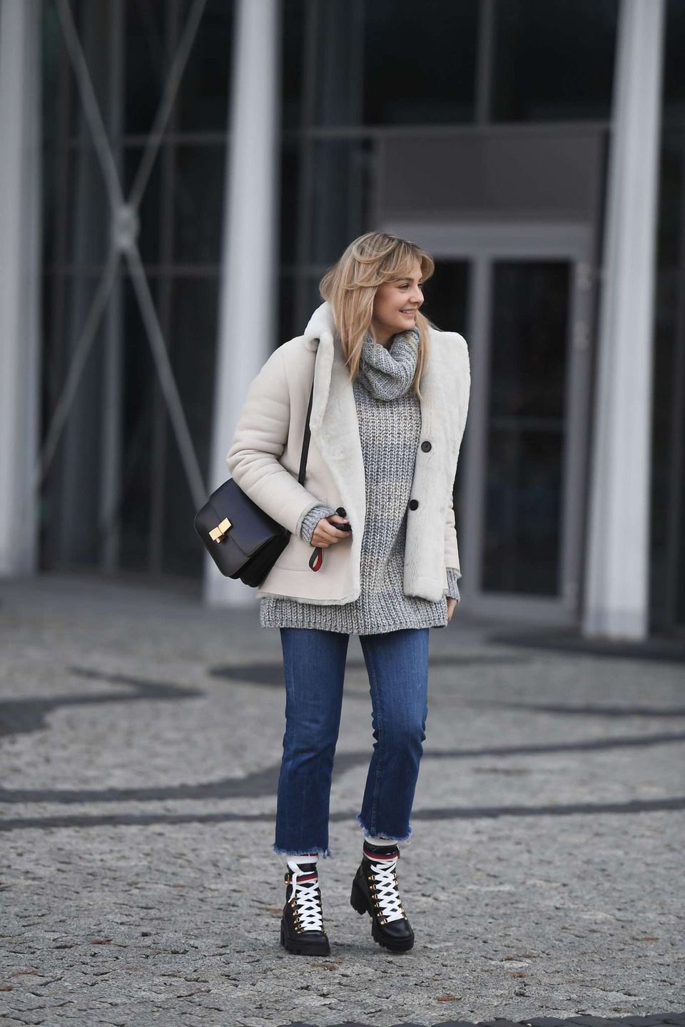 Małgorzata Socha w traperach