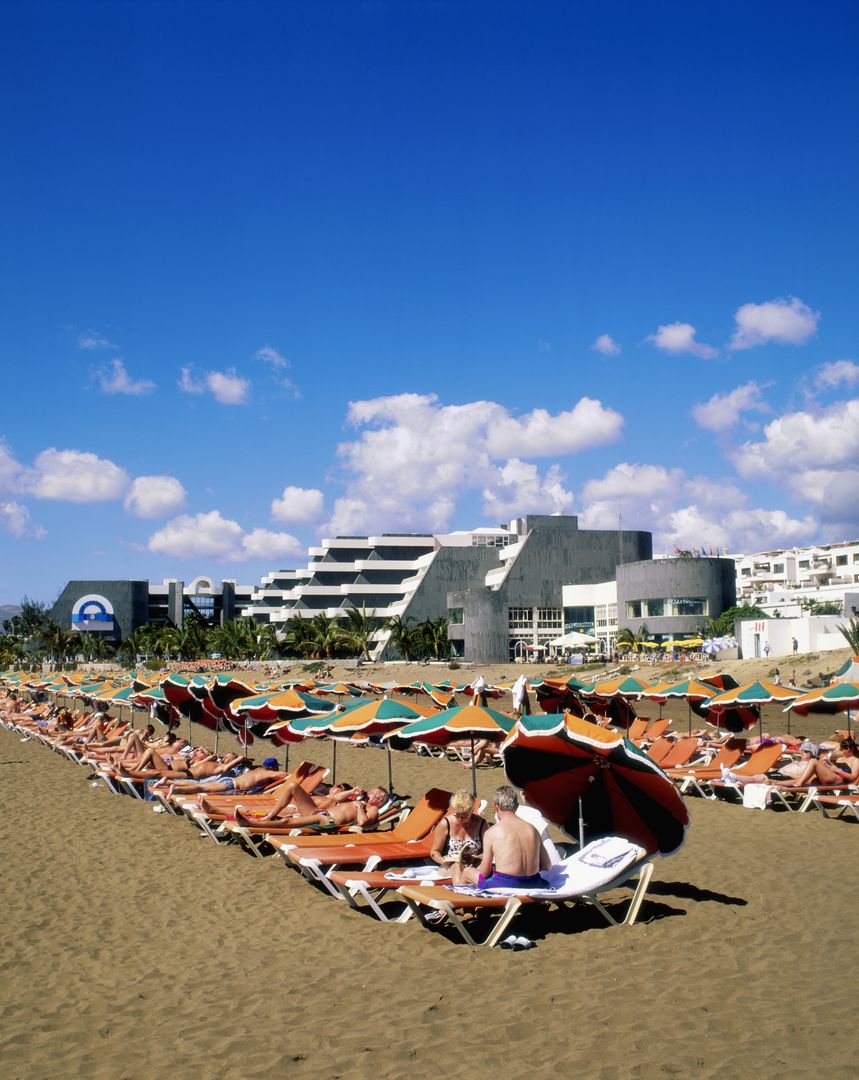 Zatłoczone plaże to standard na Wyspach Kanaryjskich 