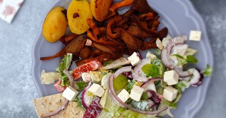 Tęsknisz za fast foodem? Domowa wersja dania gyros jest smaczniejsza i zdrowsza