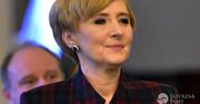 Agata Duda to fanka dobrze skrojonych marynarek. W tej dyskretnie nawiązała do atmosfery zbliżających się świąt