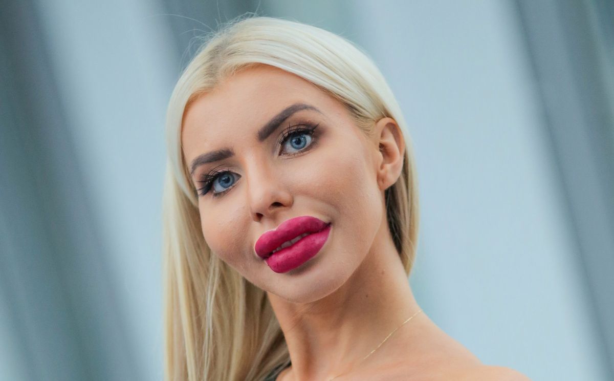 Polska Barbie przypomina o sobie w skąpym stroju. Internauci: "Trochę jak Borat"