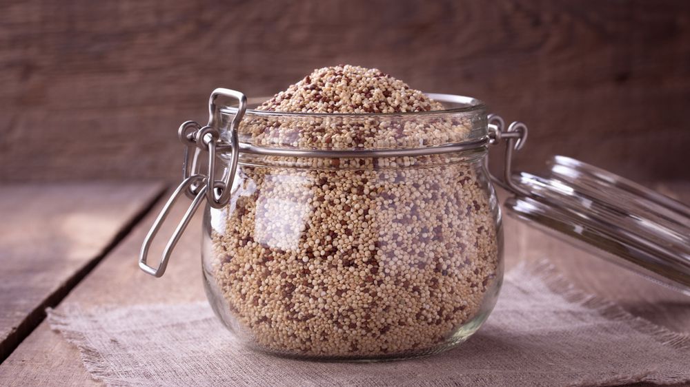 Komosa ryżowa nie zawiera glutenu.