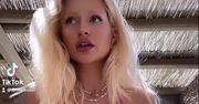 Lottie Moss w maleńkim bikini. "Wcieliła się" w "Legalną blondynkę"