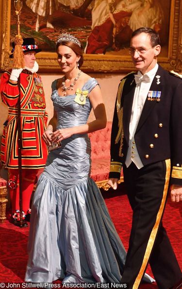 Niepokojąco szczupła księżna Kate na przyjęciu w pałacu Buckingham z okazji wizyty holenderskiej rodziny królewskiej