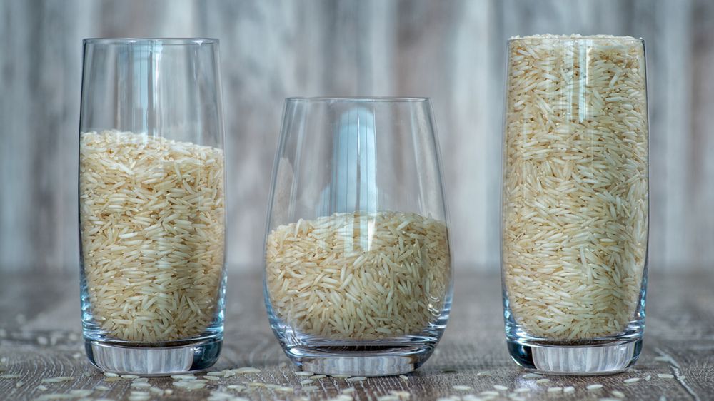 Surowy brązowy ryż długoziarnisty