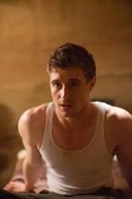 Max Irons chce dołączyć do bractwa