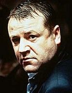 Poszukiwacz skarbów Ray Winstone