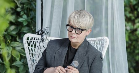 Karolina Korwin Piotrowska kpi z artykułu "Elle". Polecili kosmetyki na strajk kobiet