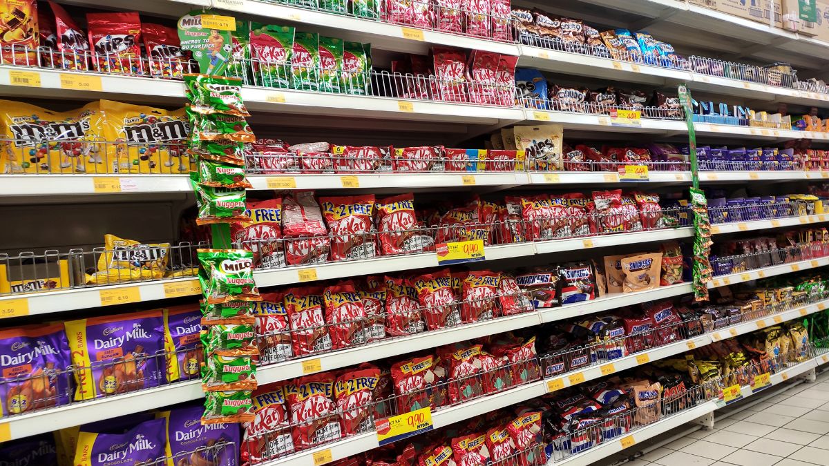 Popularne przekąski wycofane ze sklepów. Nie jedz ich, bo się poważnie zatrujesz