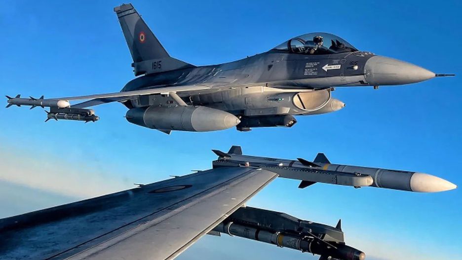 Rumuński F-16 w locie, zdjęcie ilustracyjne