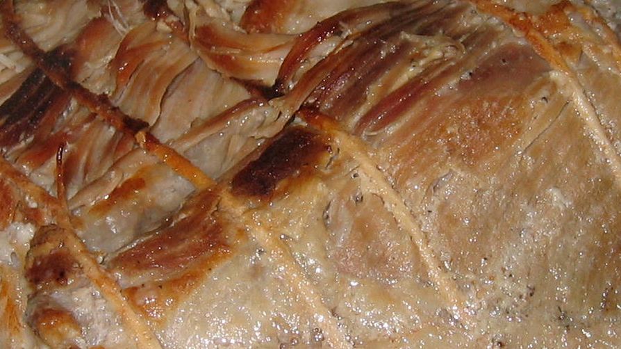 Pieczona polędwica wieprzowa z kością (mięso i tłuszcz)