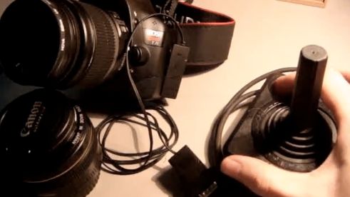 Canon 550D sterowany joystickiem Atari 1