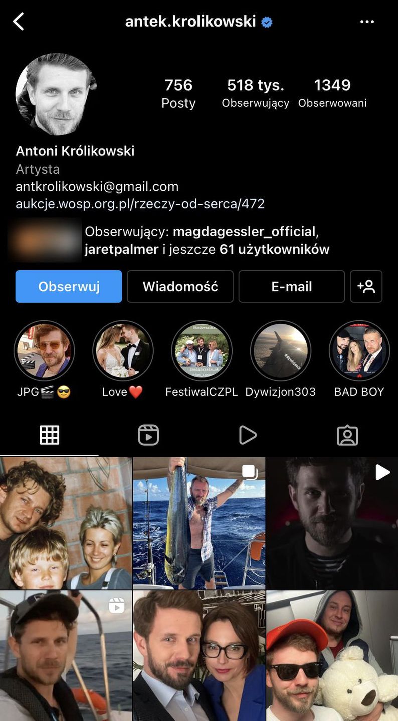 Antek Królikowski usunął posty z pojedynkiem sobowtórów