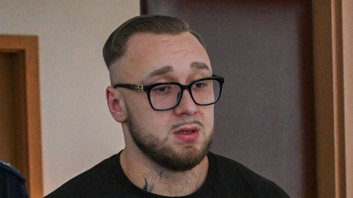 Łukasz Żak na sali rozpraw.