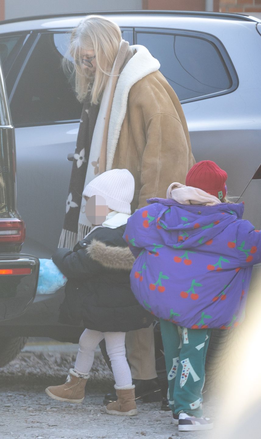 Mama Anny Lewandowskiej opiekuje się wnuczkami