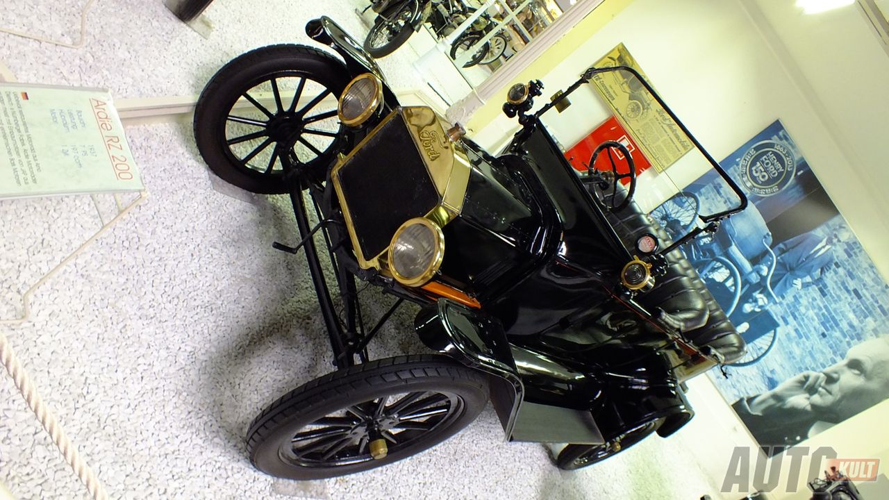 1917 Ford model T (2) 1917 Ford model T