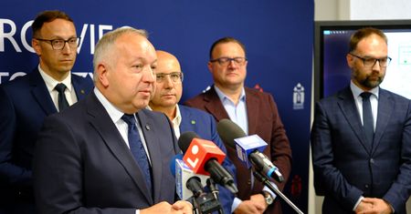 Sześć miast chce strategicznej linii kolejowej. Wspólny apel o połączenie Warszawa–Rzeszów przez Ostrowiec