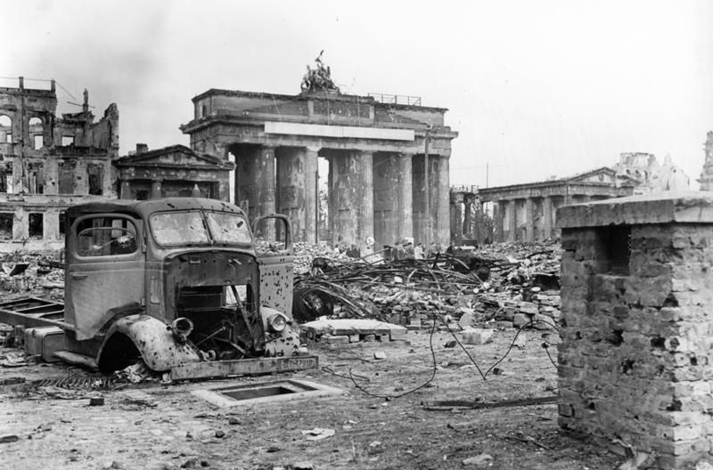 Berlin, maj 1945 roku. Tak kończy się II wojna światowa.