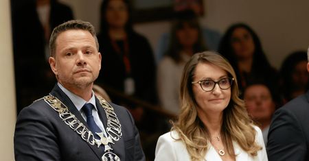 Pokazali majątek. Trzaskowski zdeklasowany