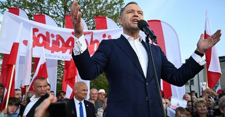 Komentuje doniesienia o Nawrockim. "Coś tu jest bardzo nie halo"