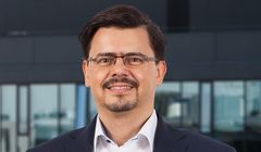 Play z mniejszym zarządem, Piotr Kuriata odchodzi po 16 latach pracy