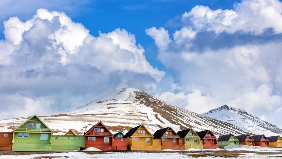 Kolorowe domki w Longyearbyen
