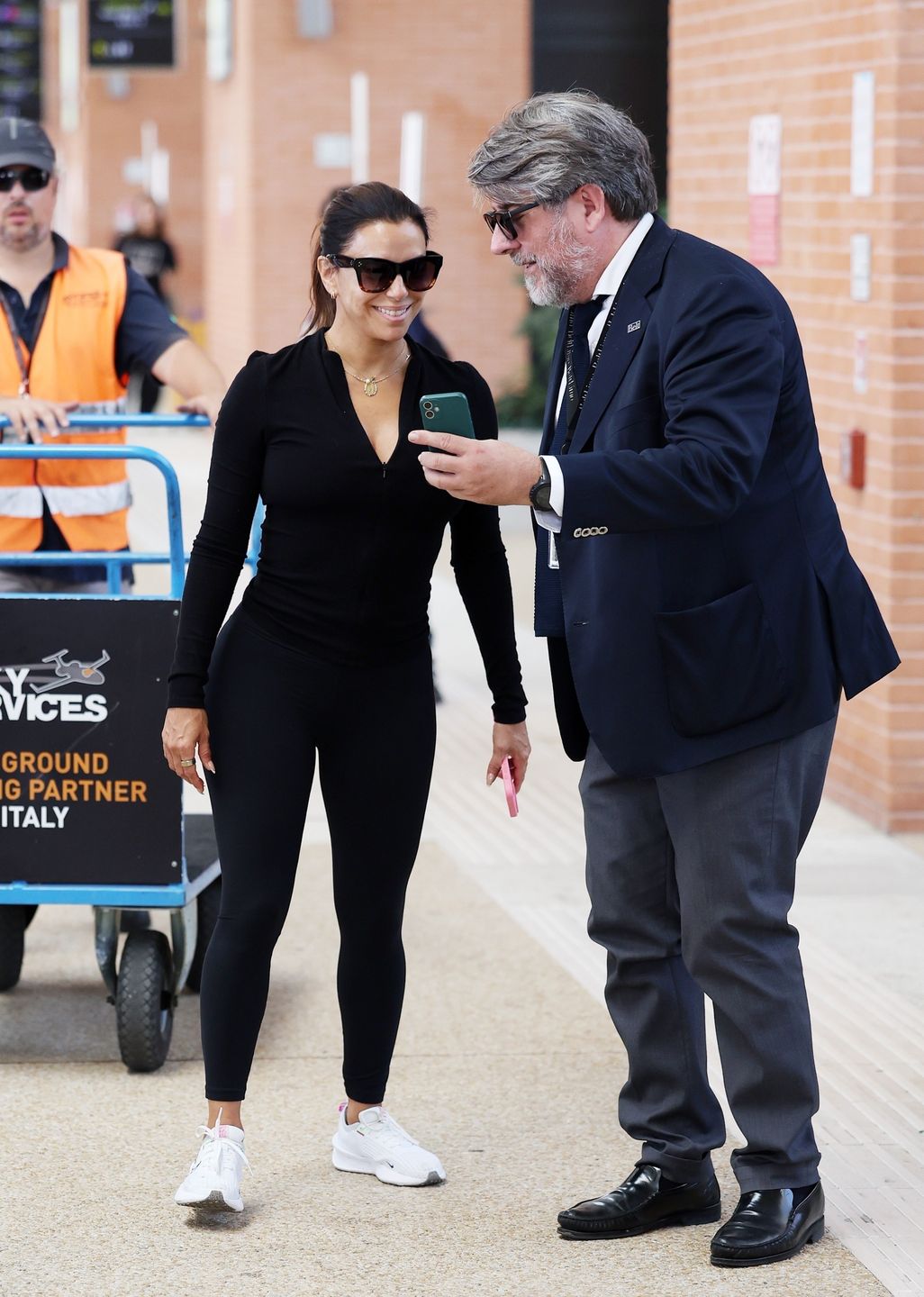 Eva Longoria z mężem opuszczają Wenecję