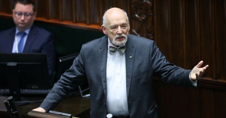 Ile dostaje Korwin? Sprawdziliśmy, jaką ma emeryturę
