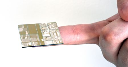 Intel wyprzedzony. Naukowcy IBM pokazali pierwszy czip w litografii 7 nm