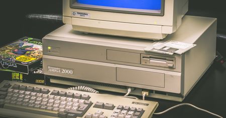 Komputerowe wykopaliska: Amiga 2000, czyli Amiga 500 w obudowie PC