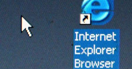 Tego exploita można było użyć jeszcze w Windows 95. Lukę załatano po 18 latach