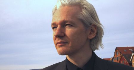 Twórca Wikileaks wytacza ciężkie działa: Hillary Clinton wspierała islamskich dżihadystów?