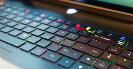 Aorus X7 v7 pokazał, że laptop do grania nie musi wyglądać jak cegła