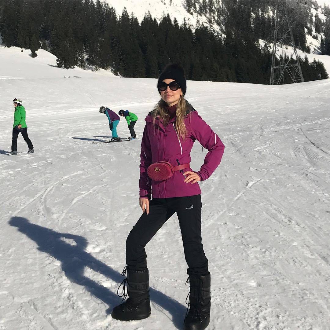 Magdalena Ogórek szaleje na nartach
