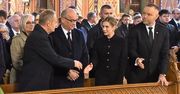 Znak pokoju w kościele. Tak zachowali się Tusk i Nawrocki