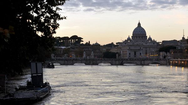 Włochy: wybuch niewielkiej bomby koło francuskiego kościoła w Rzymie