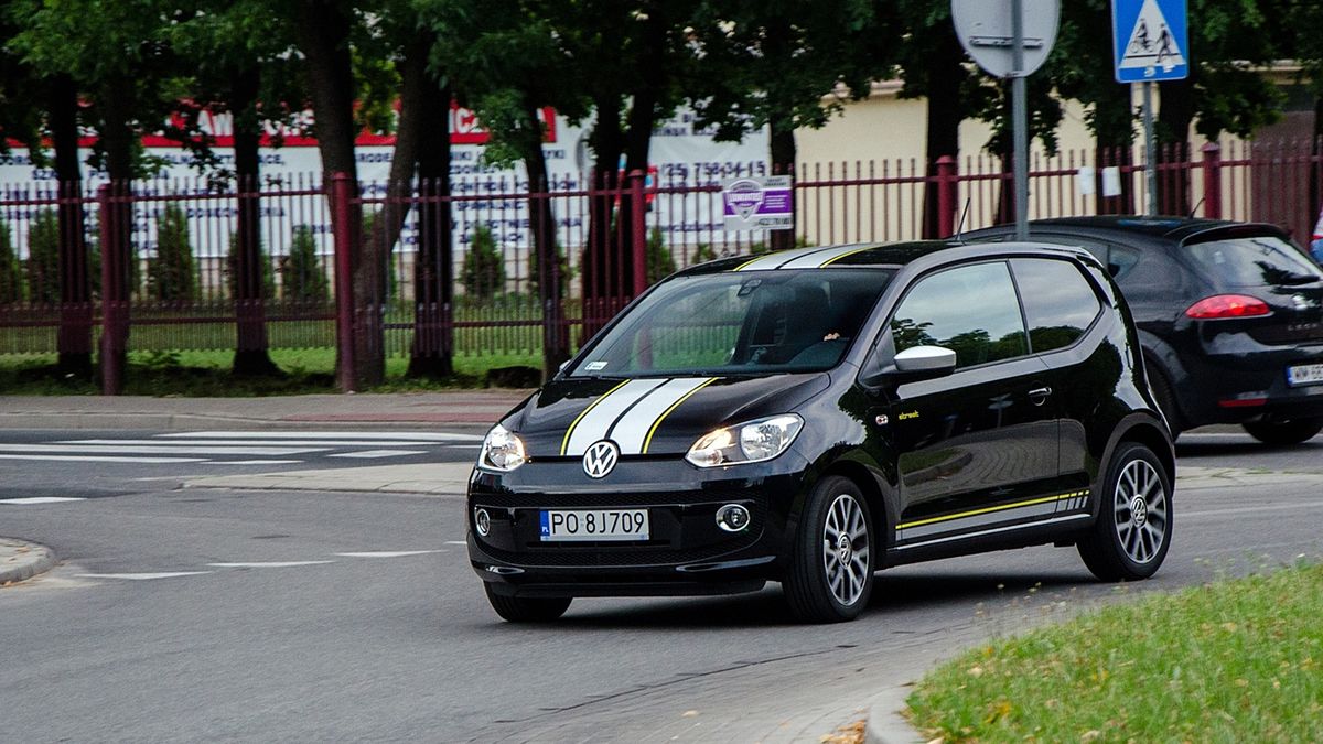 Kiedy i jak używać kierunkowskazów na rondzie?