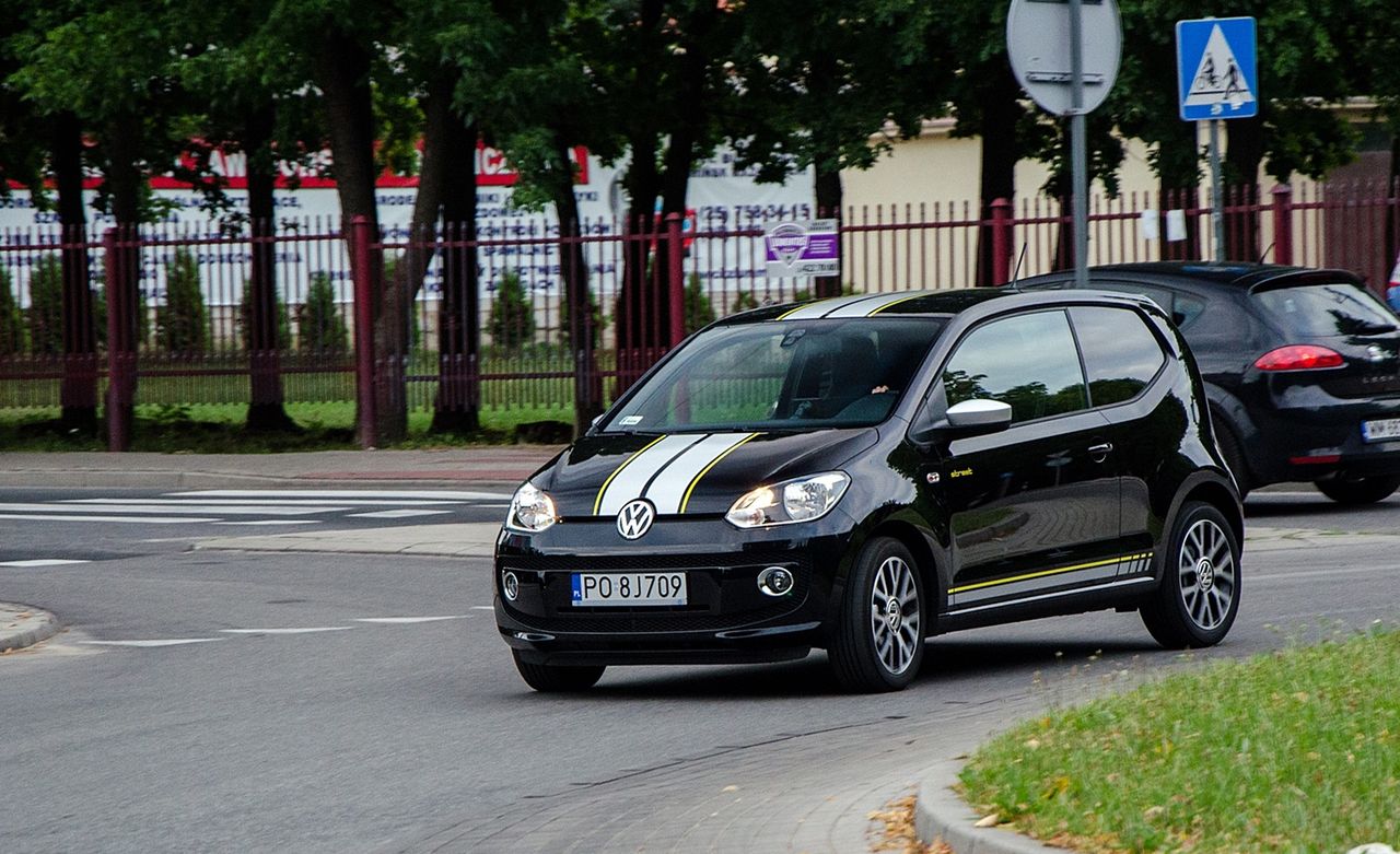 Kiedy i jak używać kierunkowskazów na rondzie?