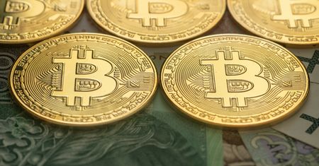Zuchwałe oszustwo. Chciał kupić kryptowaluty, a stracił tysiące złotych