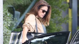 Pogrążona w żałobie Cindy Crawford sfotografowana w Los Angeles. Modelka odwiedziła córkę (FOTO)
