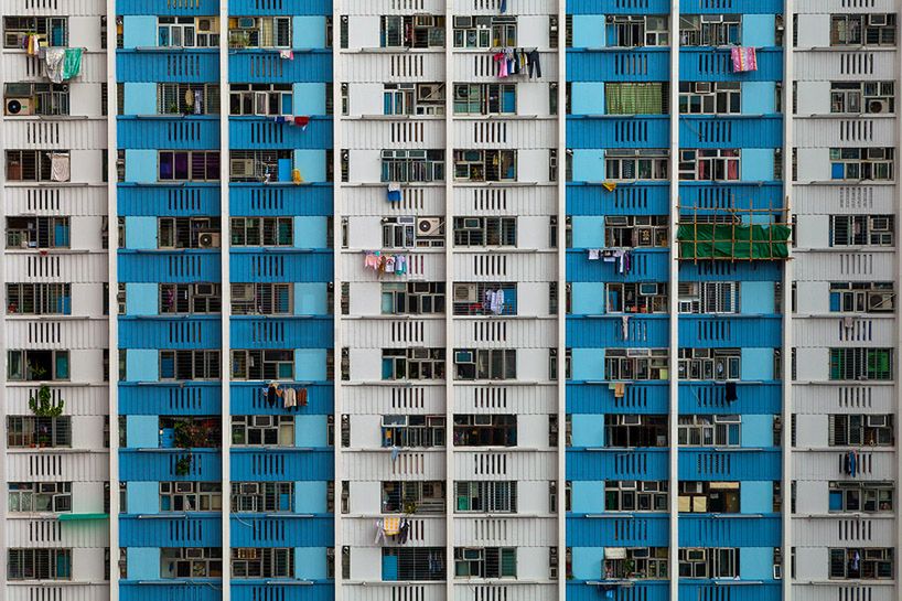 Wieżowce w Hong Kongu i zachwycający świat kolorów, faktur i symetrii 7