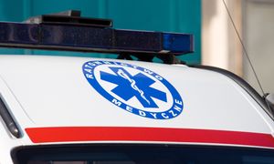 Atak na ratownika medycznego. 20-latek nagle zaczął kopać