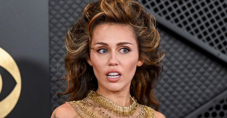 Skradła show na Grammy 2024. O "nagiej" sukience Miley Cyrus będzie głośno